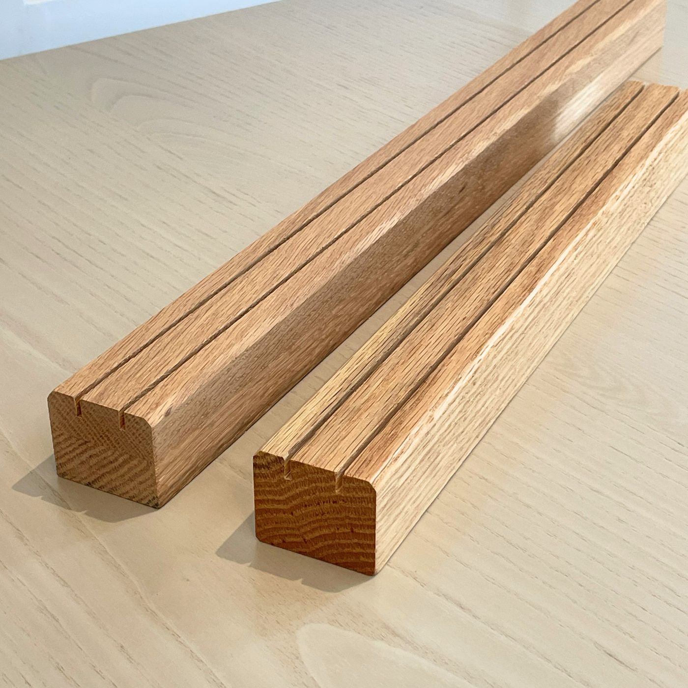 Close-up of Natural oak grain and double slot